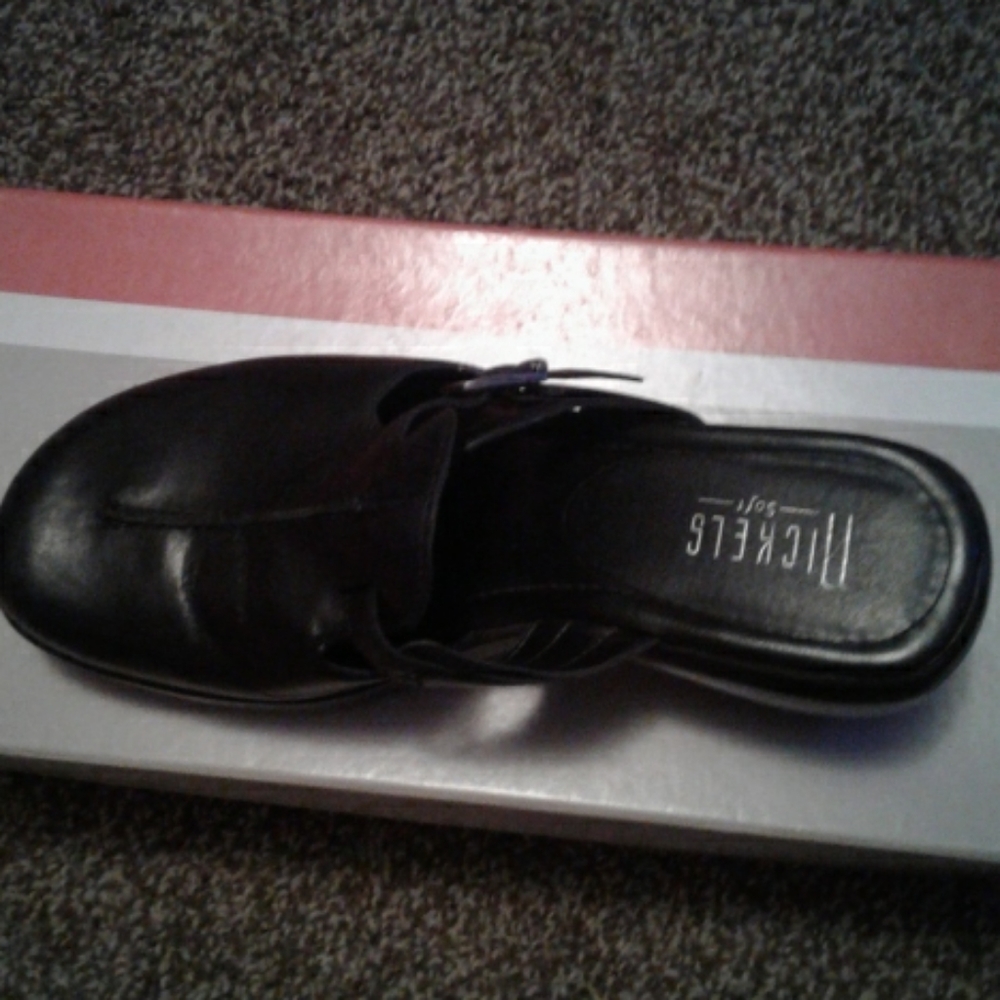 Shoes - Picture 4 of 5